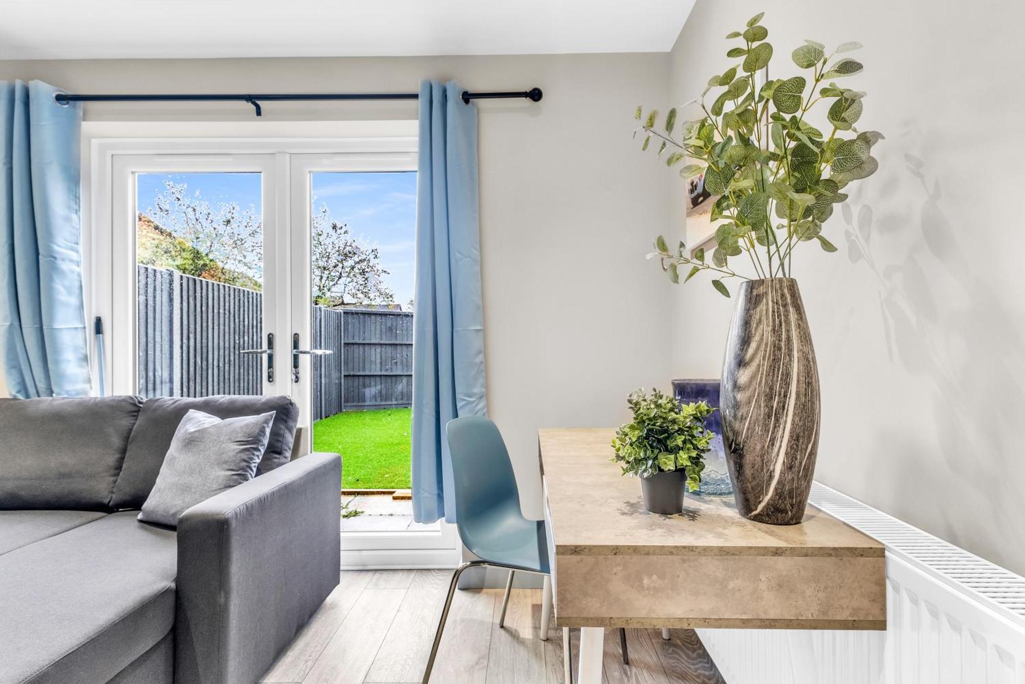 Mk 2-Bedroom Contractor'S Gem, 5 Beds, Sleeps 6, Free Parking Milton Keynes Kültér fotó